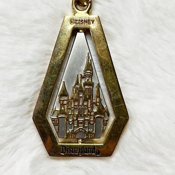 🔮 5/$25‎ Disney Gold Silver Metal Disneyland Tinker Bell Castle Spin Keychain - Picture 5 of 6